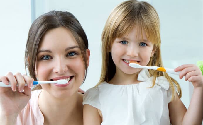 Cepillar dientes | Cuidado de los dientes en familia