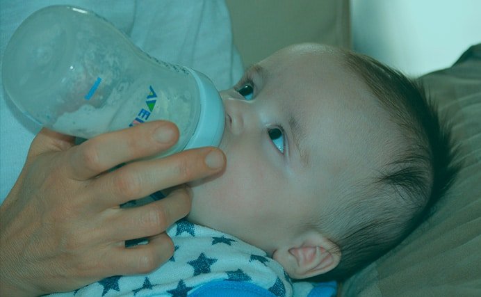 Caries del biberón | Odontología Infantil | Dentilandia Medellín